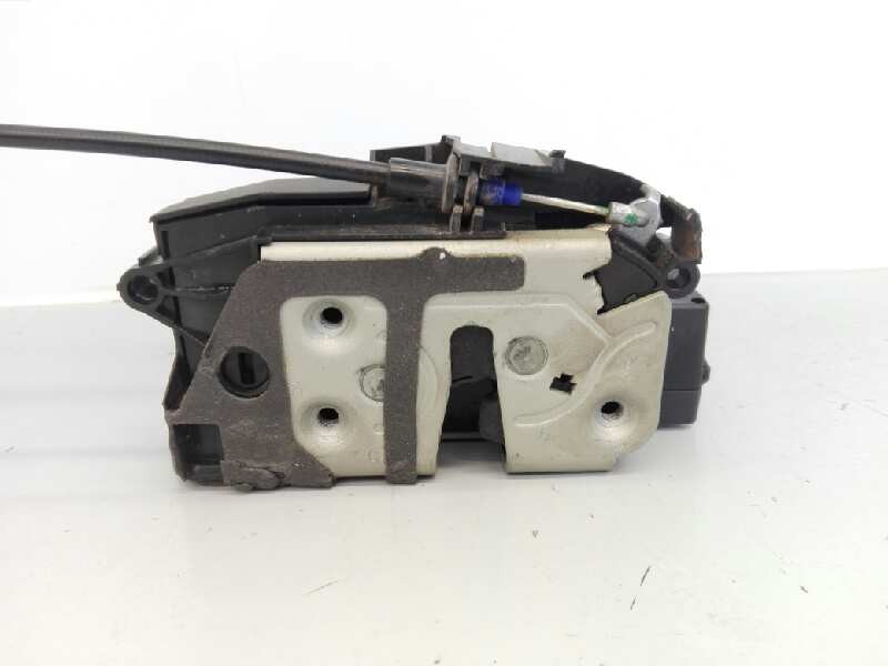 Recambio de cerradura puerta delantera derecha para ford focus lim. (cb8) trend referencia OEM IAM BM5AA21812BF 921760105 E2-B3-