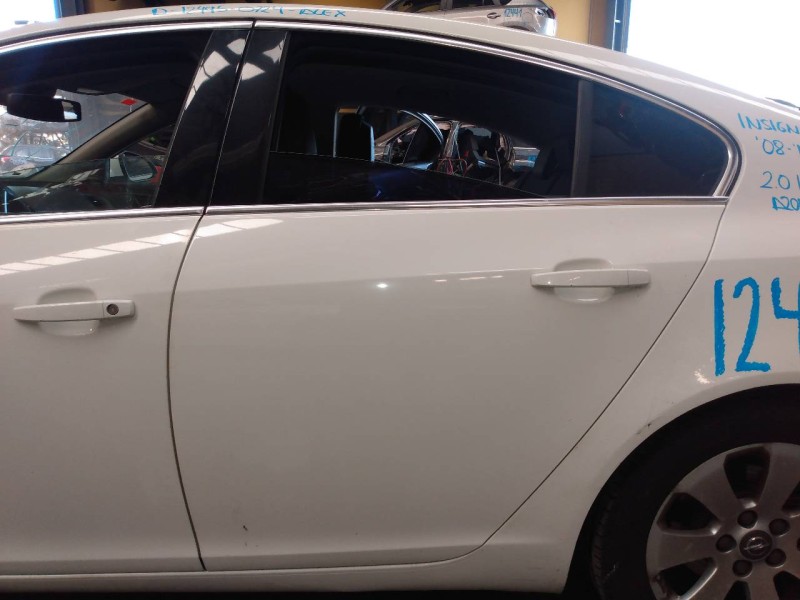 Recambio de puerta trasera izquierda para opel insignia berlina cosmo referencia OEM IAM   
