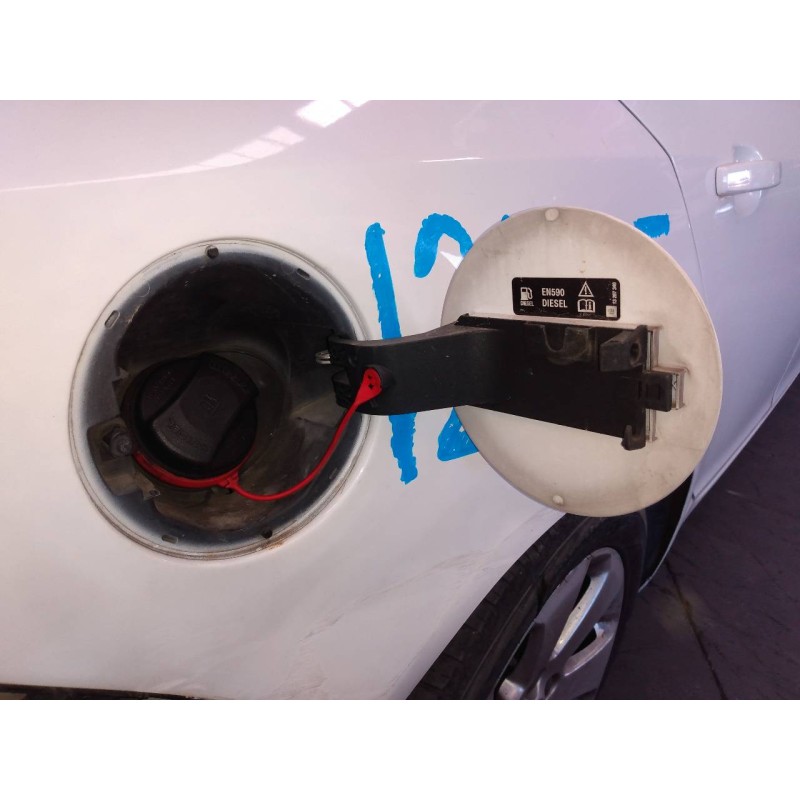 Recambio de tapa exterior combustible para opel insignia berlina cosmo referencia OEM IAM   
