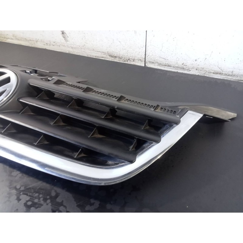 Recambio de rejilla delantera para volkswagen touran (1t1) advance referencia OEM IAM 1T0853651  P2-A2-18