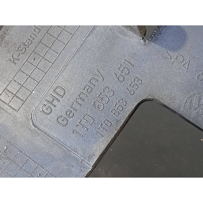 Recambio de rejilla delantera para volkswagen touran (1t1) advance referencia OEM IAM 1T0853651  P2-A2-18