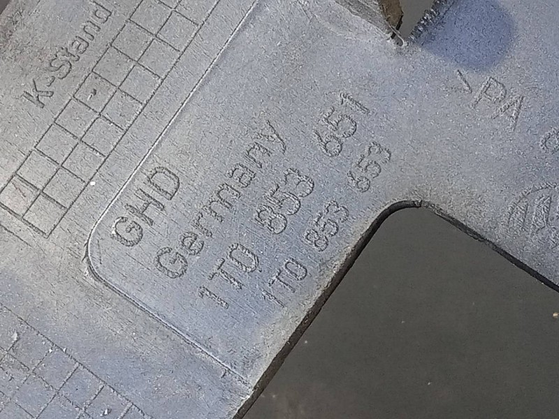 Recambio de rejilla delantera para volkswagen touran (1t1) advance referencia OEM IAM 1T0853651  P2-A2-18