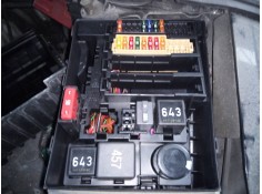 CAJA RELES / FUSIBLES 