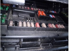 CAJA RELES / FUSIBLES 