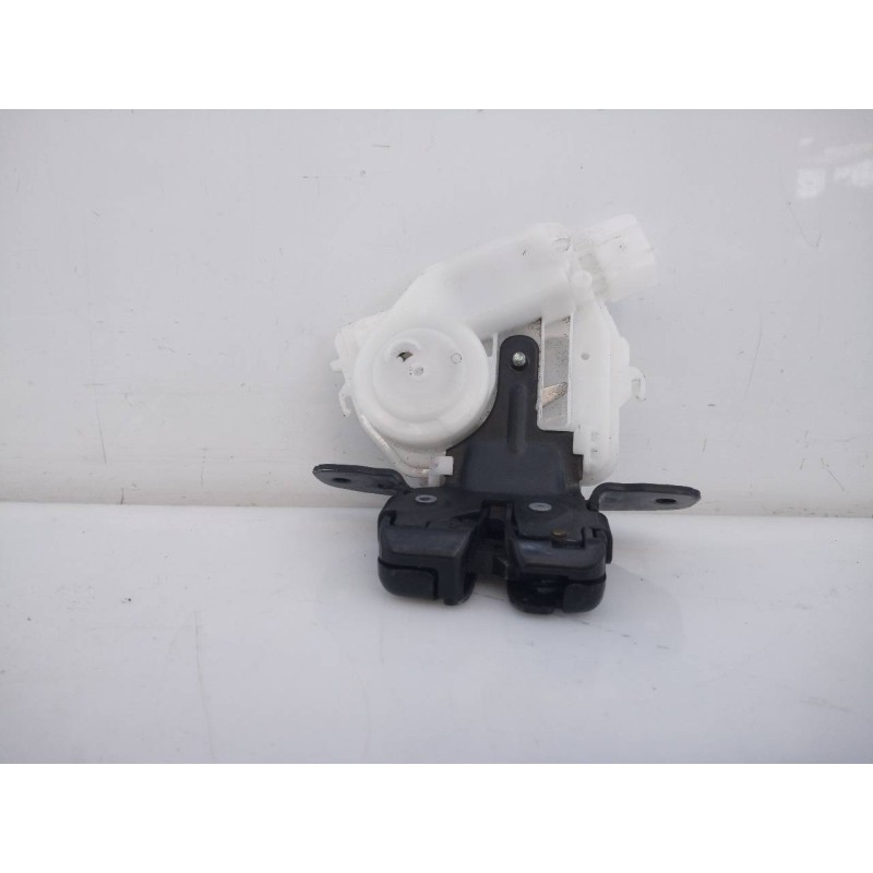 Recambio de cerradura maletero / porton para toyota yaris hybrid active referencia OEM IAM SINREF.  E2-B4-55-1
