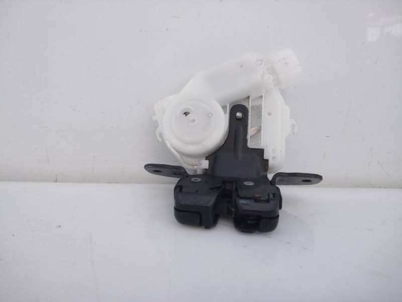 Recambio de cerradura maletero / porton para toyota yaris hybrid active referencia OEM IAM SINREF.  E2-B4-55-1