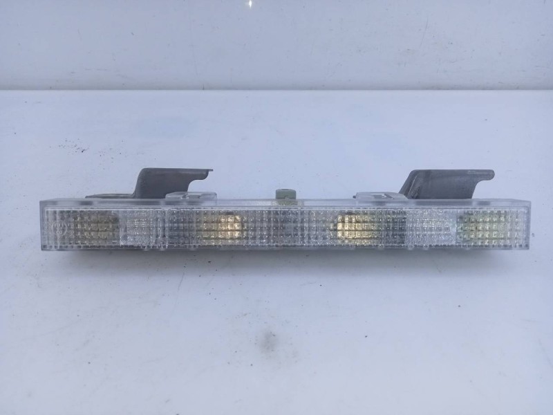 Recambio de luz central de freno para toyota auris hybrid advance referencia OEM IAM   E2-B4-54-1