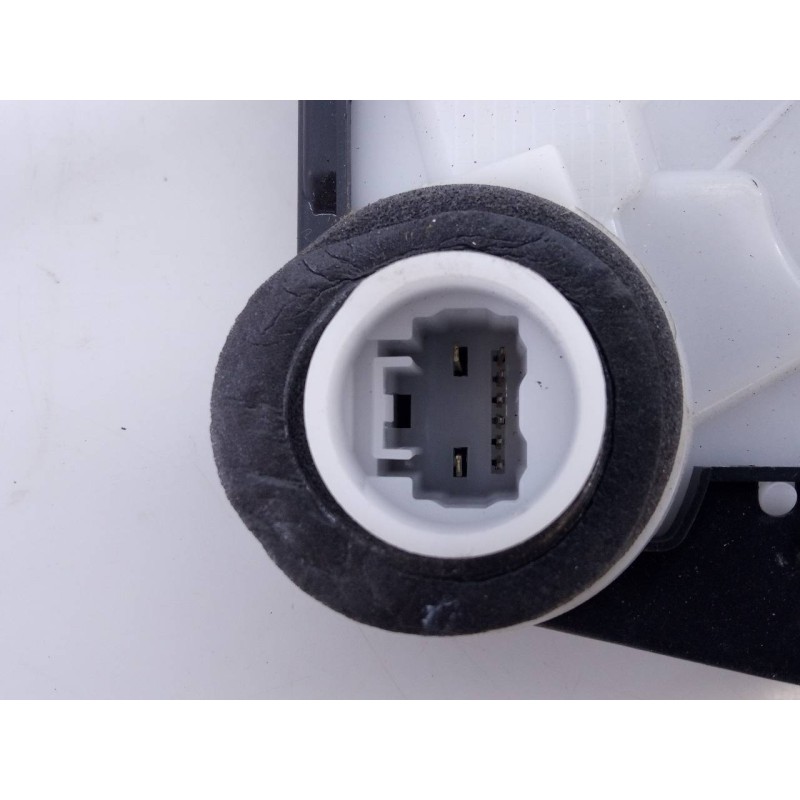 Recambio de cerradura puerta delantera izquierda para toyota yaris hybrid active referencia OEM IAM T4311140  E2-B4-45-1