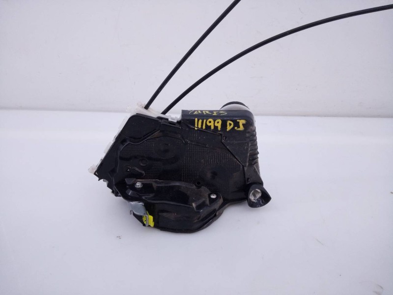 Recambio de cerradura puerta delantera izquierda para toyota yaris hybrid active referencia OEM IAM T4311140  E2-B4-45-1