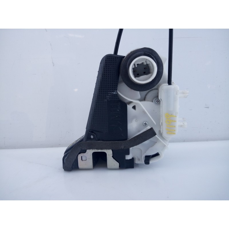 Recambio de cerradura puerta trasera izquierda para toyota yaris hybrid active referencia OEM IAM 180802 U2014120 E2-B4-4-1