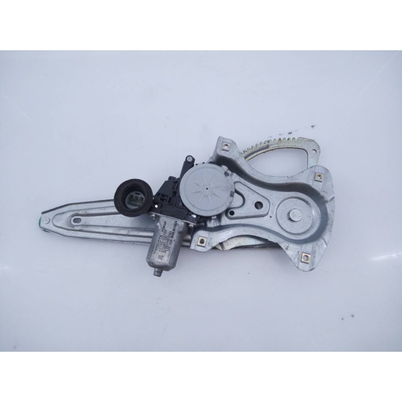 Recambio de elevalunas trasero derecho para toyota yaris hybrid active referencia OEM IAM 857200D120 973581101 E2-B4-50-2