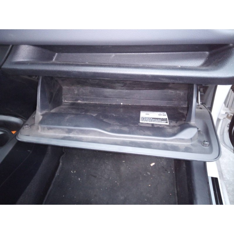 Recambio de guantera para toyota yaris hybrid active referencia OEM IAM   