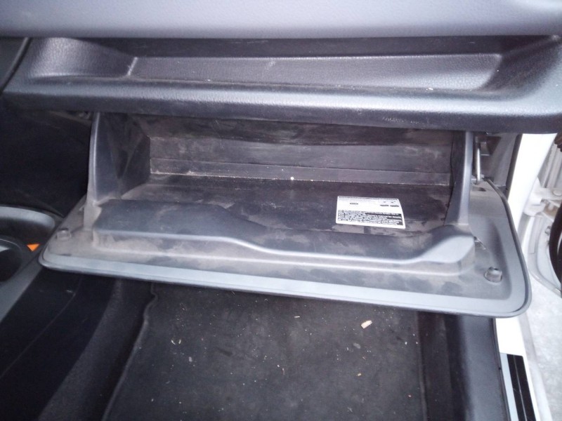 Recambio de guantera para toyota yaris hybrid active referencia OEM IAM   