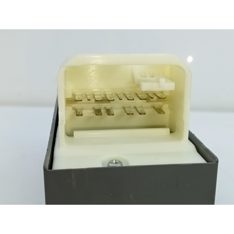 Recambio de mando elevalunas delantero izquierdo para toyota yaris hybrid active referencia OEM IAM   E3-B2-18-4