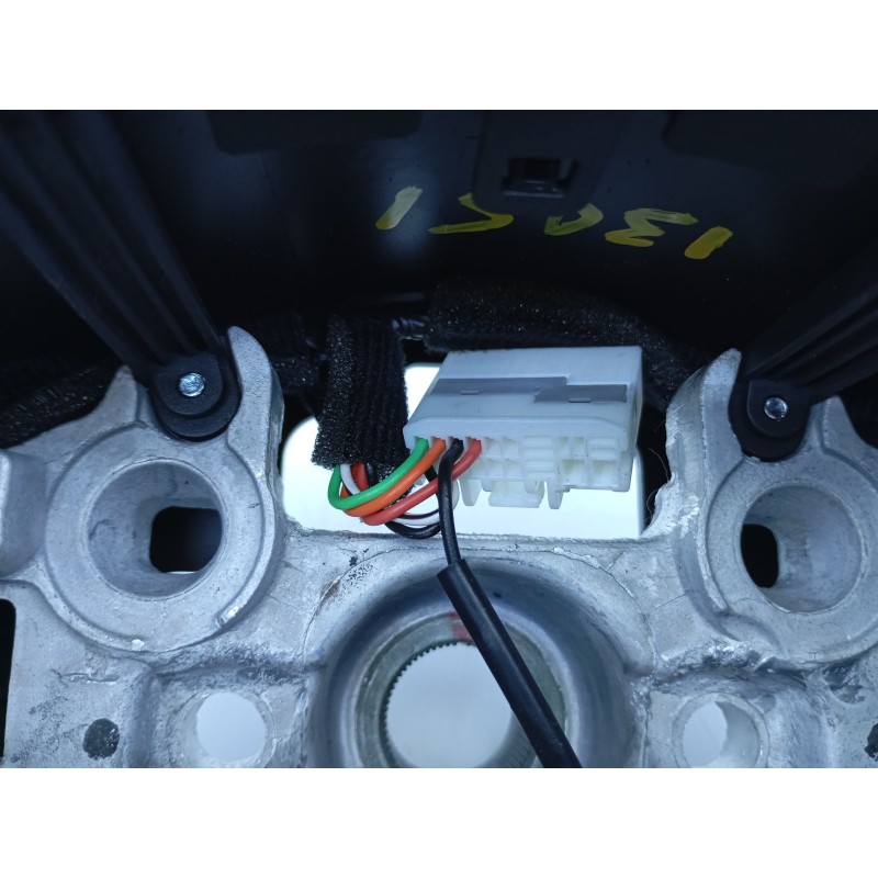 Recambio de volante para hyundai kona 2 1.0 tgdi referencia OEM IAM   