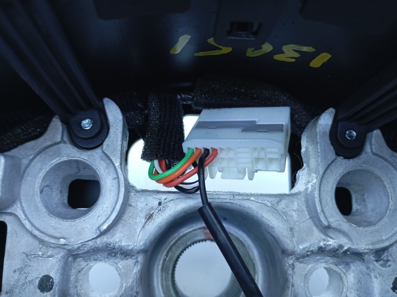 Recambio de volante para hyundai kona 2 1.0 tgdi referencia OEM IAM   