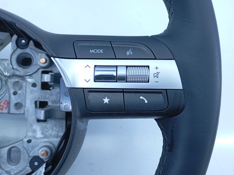 Recambio de volante para hyundai kona 2 1.0 tgdi referencia OEM IAM   