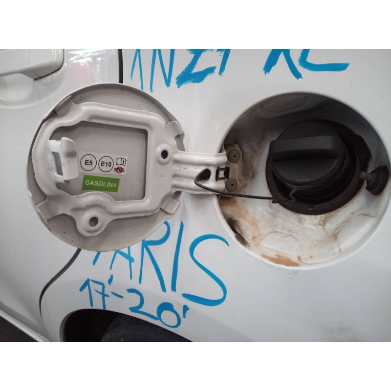 Recambio de tapa exterior combustible para toyota yaris hybrid active referencia OEM IAM   