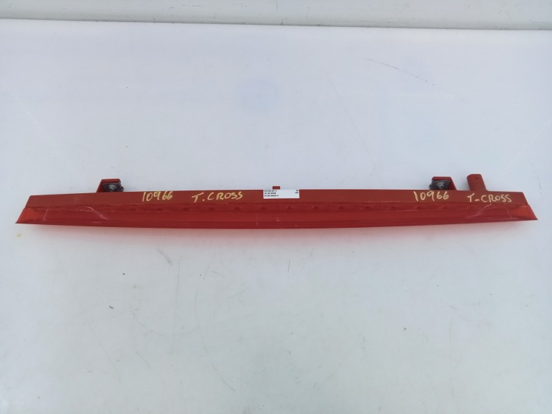 Recambio de luz central de freno para volkswagen t-cross style referencia OEM IAM 8V0945097D  E1-B6-47-1