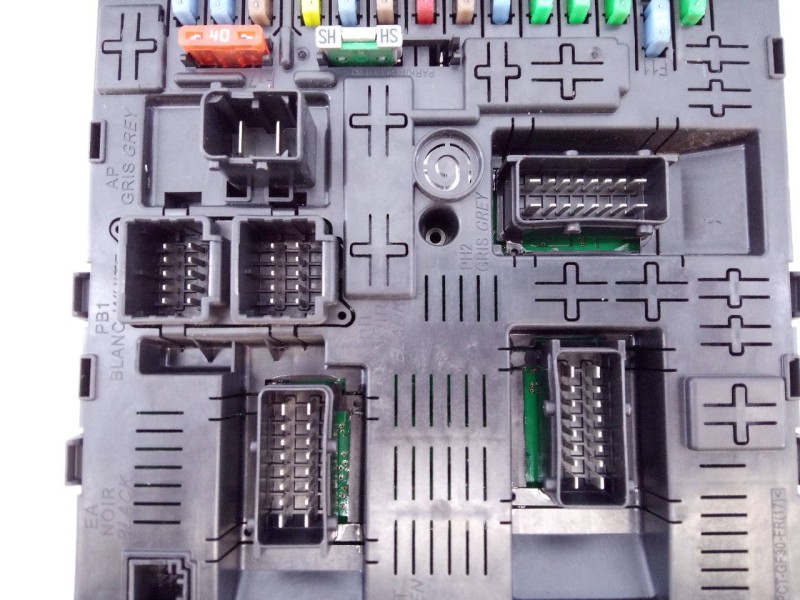 Recambio de caja reles / fusibles para peugeot 308 sw premium referencia OEM IAM 281197595  E3-B2-45-1