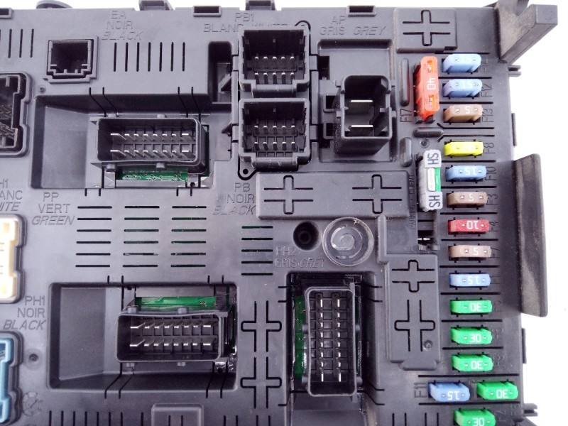 Recambio de caja reles / fusibles para citroën c4 picasso exclusive referencia OEM IAM   E3-B2-34-2