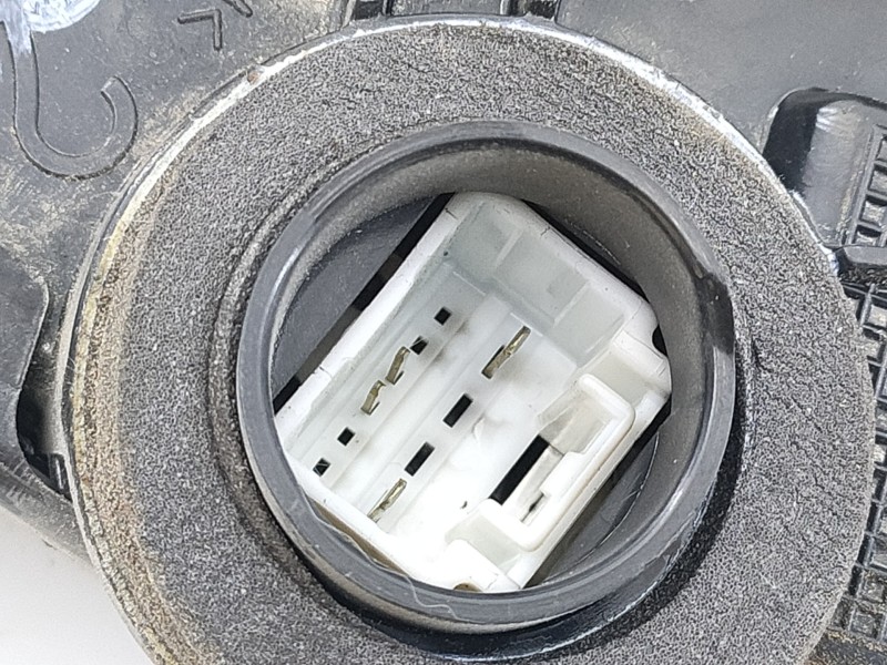 Recambio de cerradura puerta delantera derecha para toyota rav 4 (a3) sol referencia OEM IAM 4F7052908 A046693 E2-B4-28-1