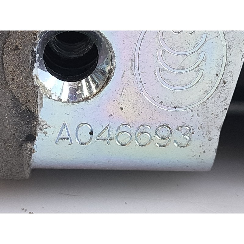 Recambio de cerradura puerta delantera derecha para toyota rav 4 (a3) sol referencia OEM IAM 4F7052908 A046693 E2-B4-28-1