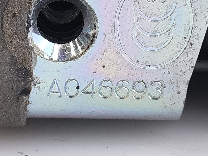 Recambio de cerradura puerta delantera derecha para toyota rav 4 (a3) sol referencia OEM IAM 4F7052908 A046693 E2-B4-28-1