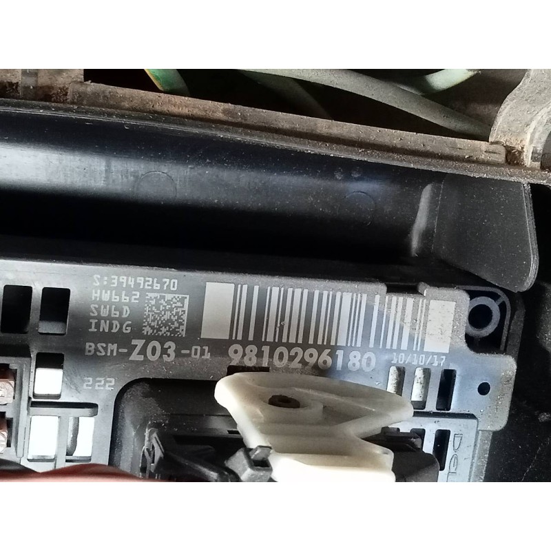 Recambio de caja reles / fusibles para peugeot 3008 suv referencia OEM IAM 9810296180  