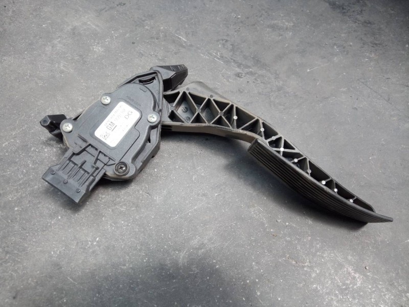 Recambio de pedal acelerador para opel insignia berlina selective referencia OEM IAM 13237352 6PV00976500 