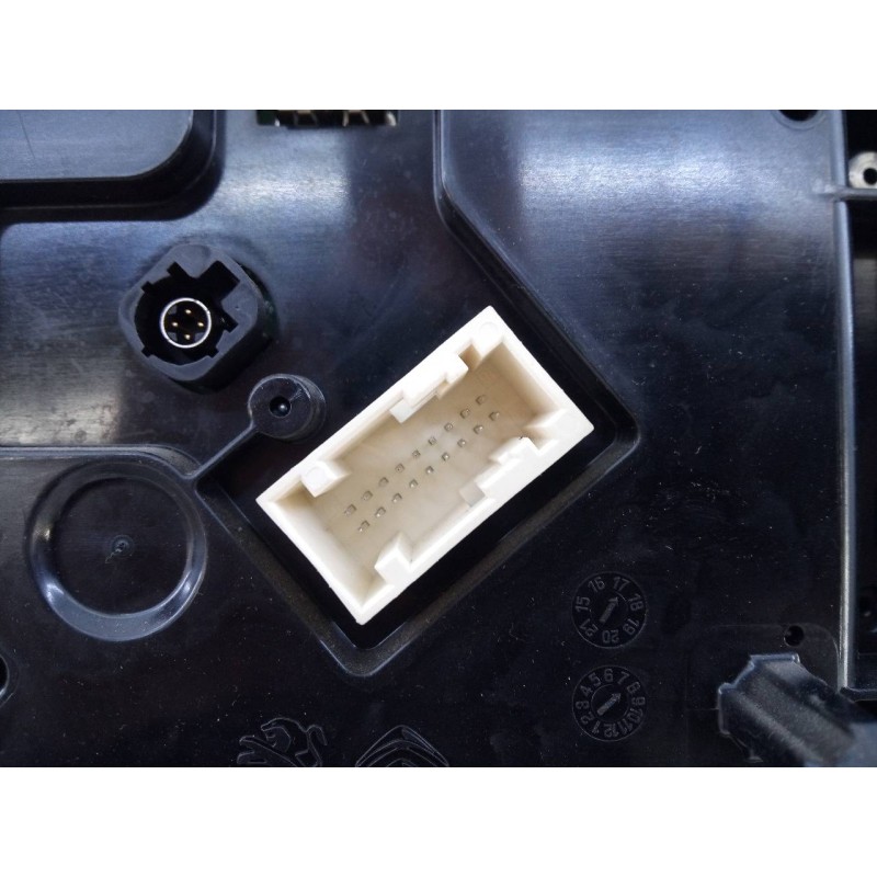 Recambio de cuadro instrumentos para peugeot 3008 suv referencia OEM IAM 9825340980  E3-B2-33-1