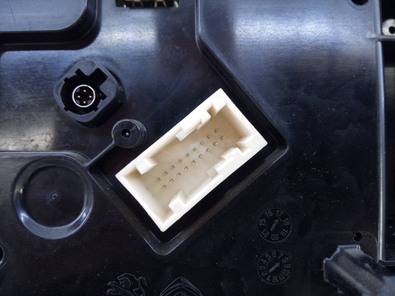 Recambio de cuadro instrumentos para peugeot 3008 suv referencia OEM IAM 9825340980  E3-B2-33-1