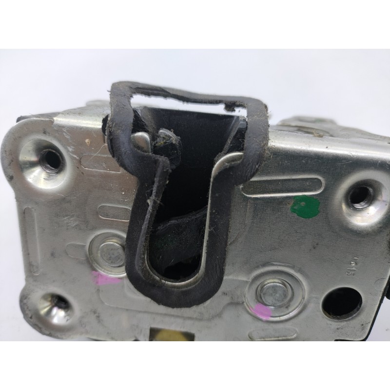 Recambio de cerradura puerta trasera derecha para dacia duster laureate 4x2 referencia OEM IAM   E1-A1-40-1