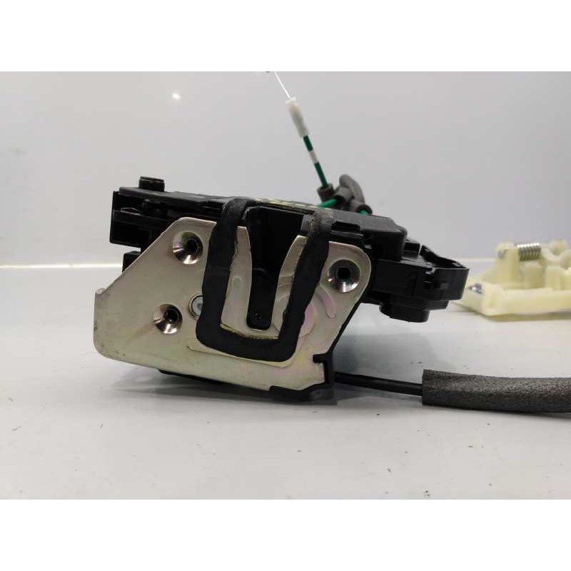 Recambio de cerradura puerta trasera derecha para ssangyong tivoli premium 4x2 referencia OEM IAM 7132035001  E1-B3-2-2