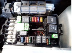 CAJA RELES / FUSIBLES 