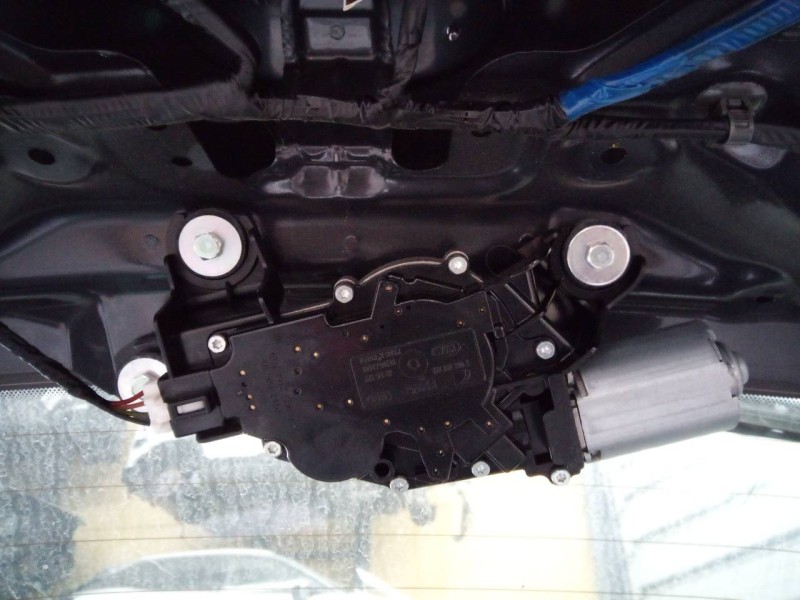 Recambio de motor limpia trasero para kia cee´d drive referencia OEM IAM 98700A2000  