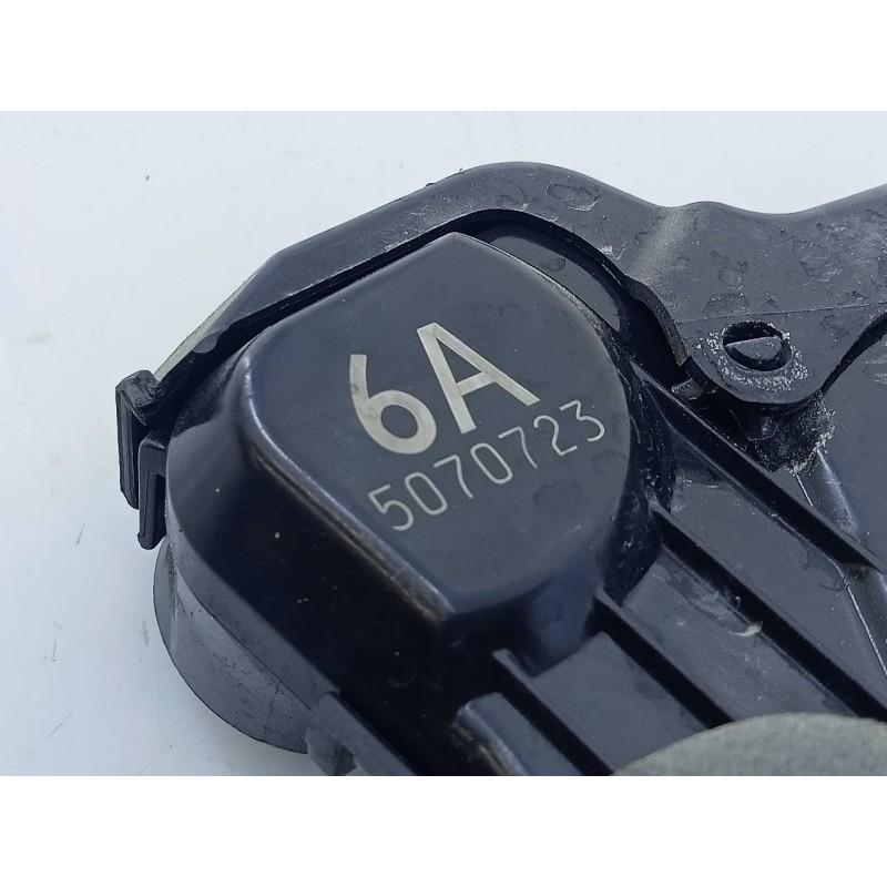 Recambio de cerradura puerta delantera izquierda para toyota land cruiser (j15) gx referencia OEM IAM 6A5070723  E2-B4-55-1