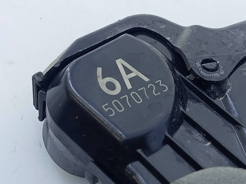 Recambio de cerradura puerta delantera izquierda para toyota land cruiser (j15) gx referencia OEM IAM 6A5070723  E2-B4-55-1