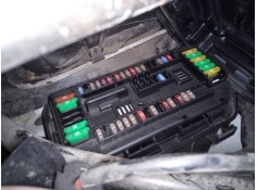 CAJA RELES / FUSIBLES 