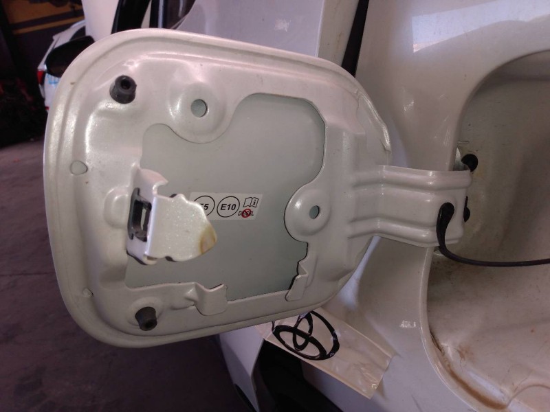 Recambio de tapa exterior combustible para toyota c-hr hybrid dynamic referencia OEM IAM   