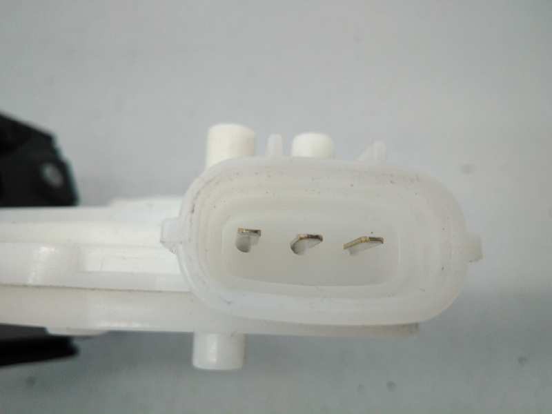 Recambio de cerradura maletero / porton para toyota auris active referencia OEM IAM   E3-B2-15-3