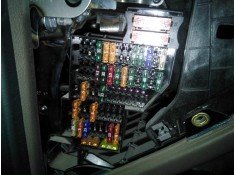 CAJA RELES / FUSIBLES 