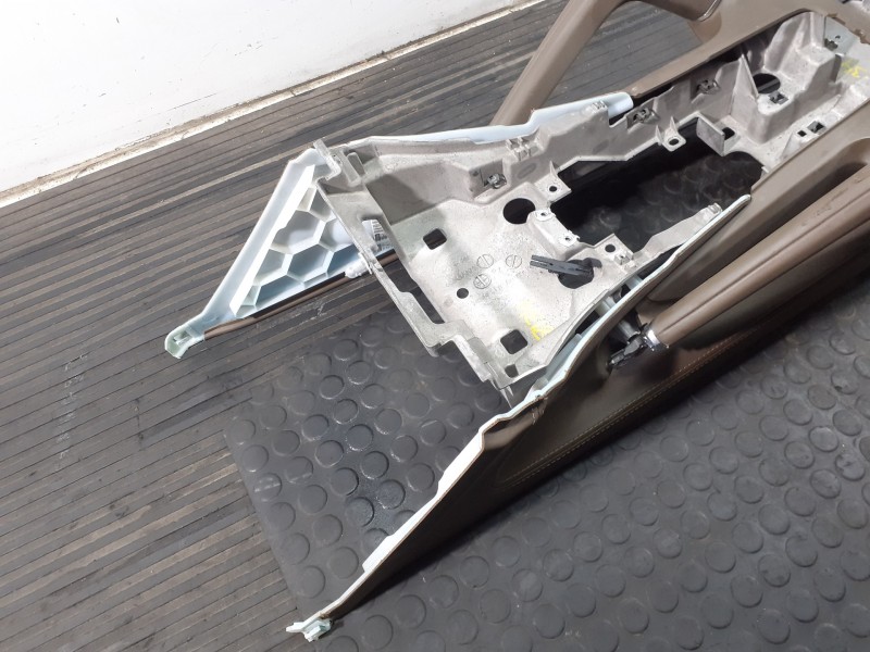 Recambio de consola central para porsche cayenne (typ 92aa) diesel platinum edition referencia OEM IAM 45800001 4580110002 P2-A2