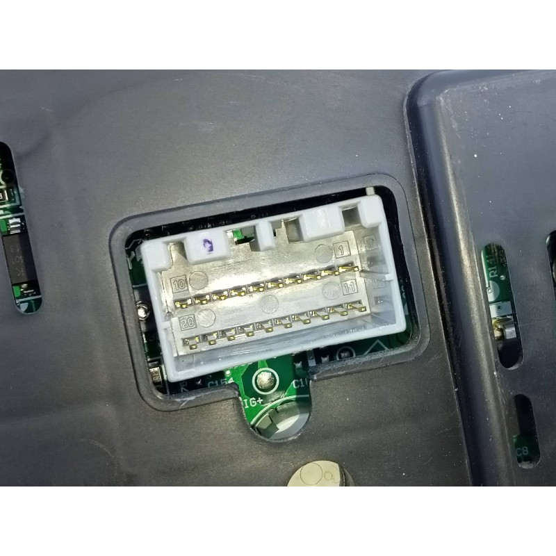 Recambio de cuadro instrumentos para ssangyong rexton w limited 4wd referencia OEM IAM 8024008350 11003338300S E3-A3-18-2