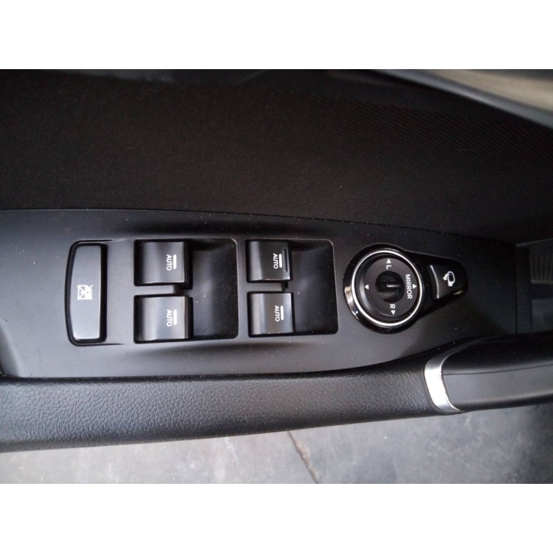 Recambio de mando elevalunas delantero izquierdo para hyundai i40 style referencia OEM IAM   