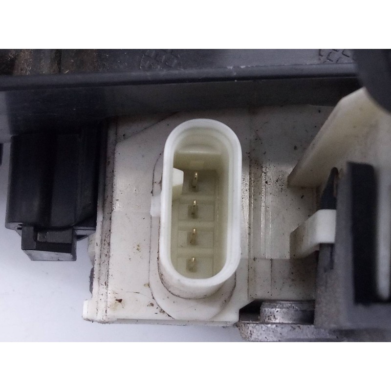 Recambio de cerradura puerta delantera izquierda para mercedes-benz clase gla (w156) cross activity referencia OEM IAM A16672001