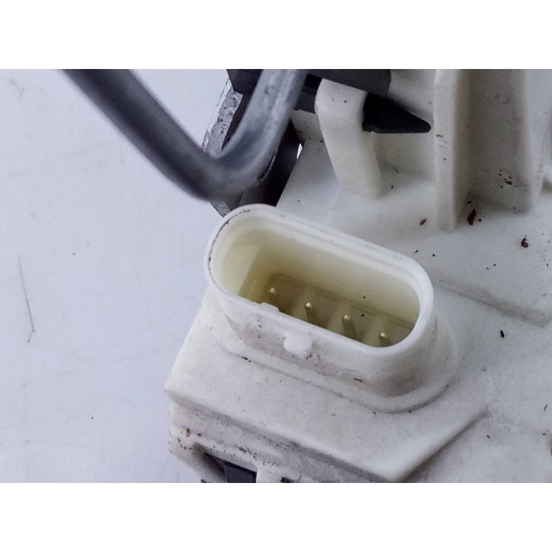 Recambio de cerradura puerta trasera derecha para mercedes-benz clase gla (w156) cross activity referencia OEM IAM A2047302835  