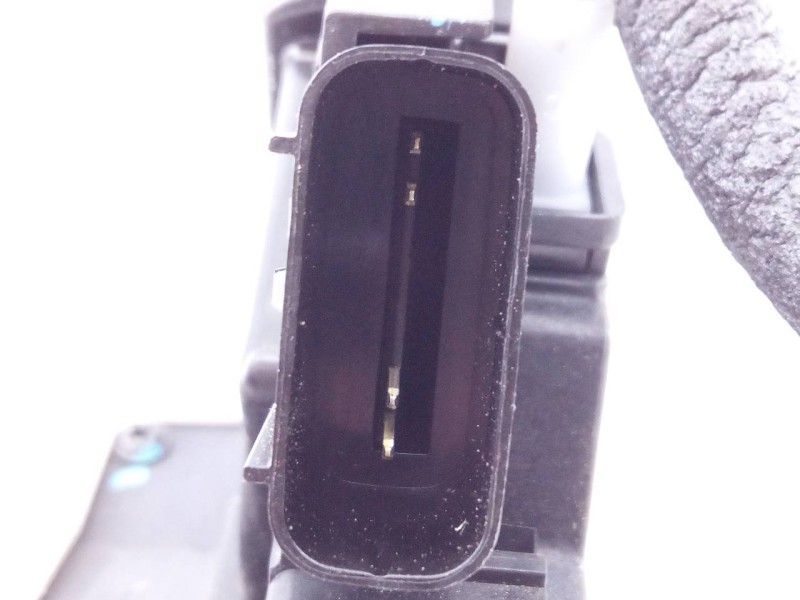 Recambio de cerradura puerta delantera derecha para hyundai i20 trend referencia OEM IAM 81320C8040JKQ  E2-B5-55-1