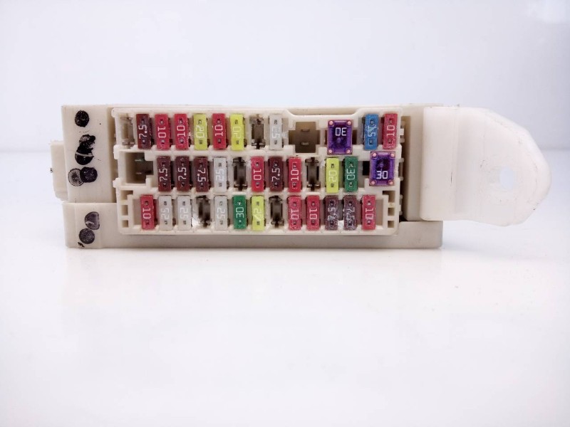 Recambio de caja reles / fusibles para toyota land cruiser (j15) gx referencia OEM IAM 8273060180 8922160410 E3-B2-14-4