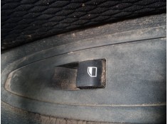 MANDO ELEVALUNAS DELANTERO DERECHO 